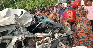 স্বামীর মরদেহ নিয়ে ফেরার পথে সড়কে প্রাণ গেলো স্ত্রীর